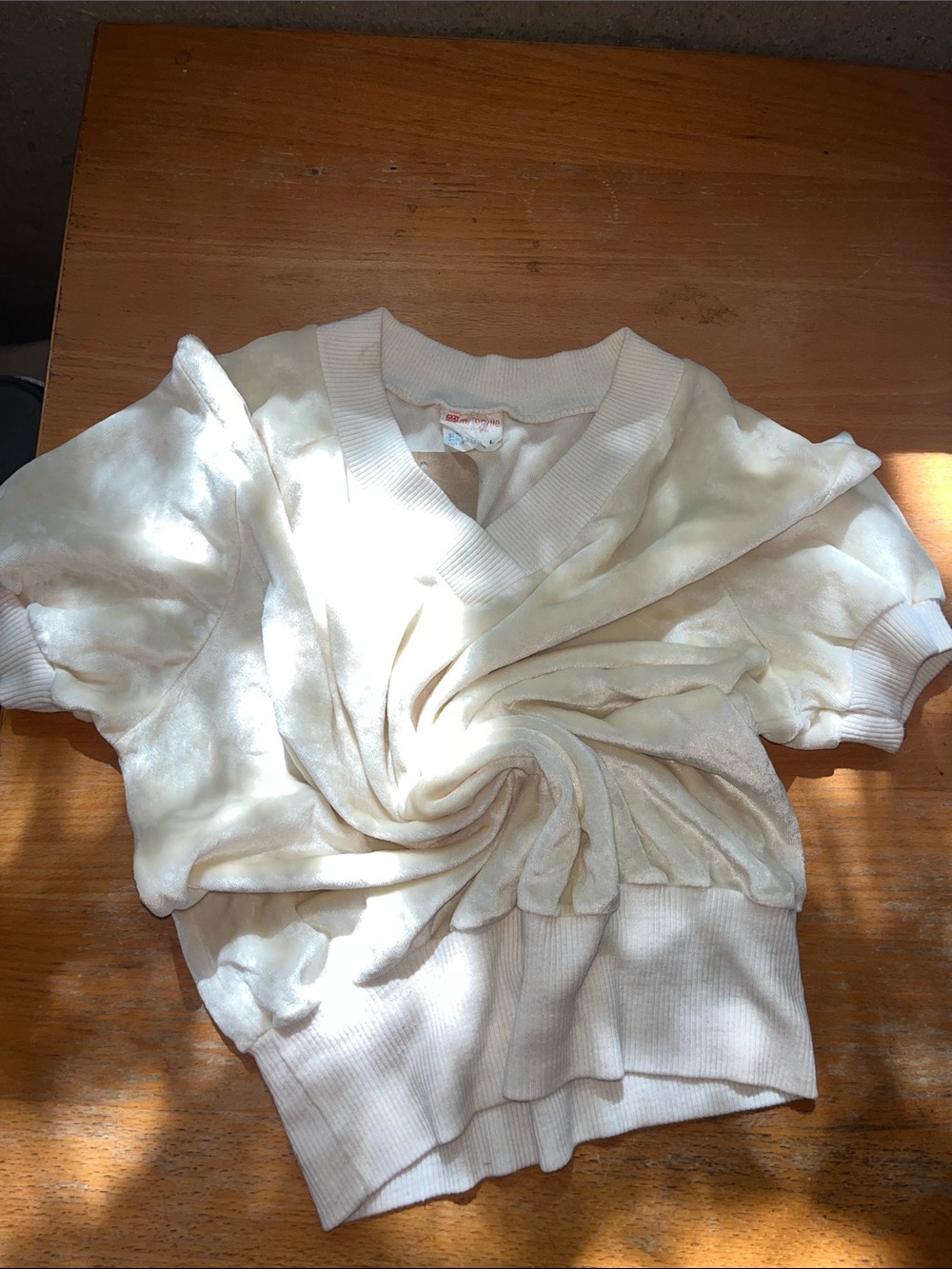 Women's Cream Short-Sleeve V-Neck Knit Top